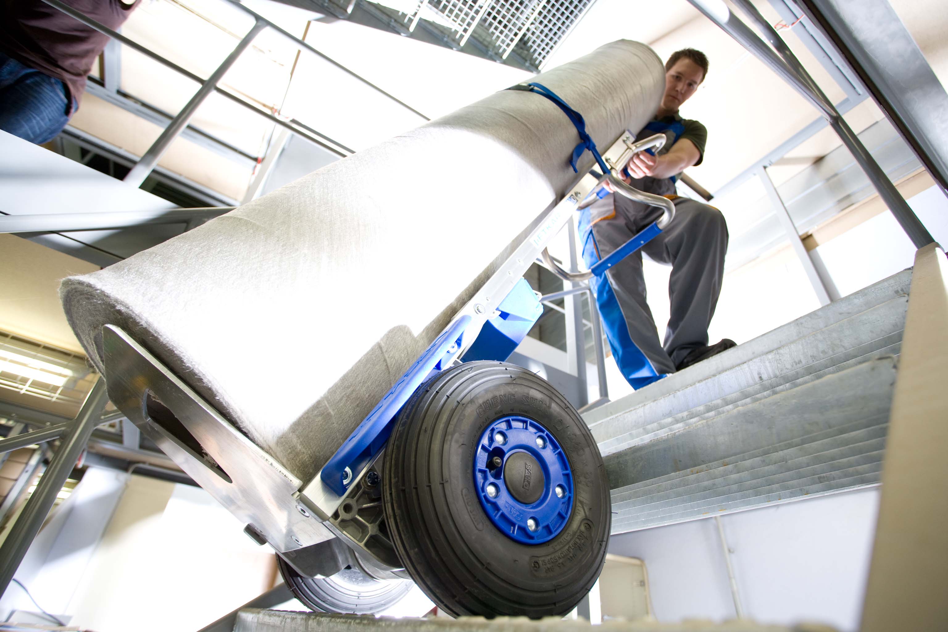 【视频】上海展大爬楼机助力百世快运,携手开创新型科技生活