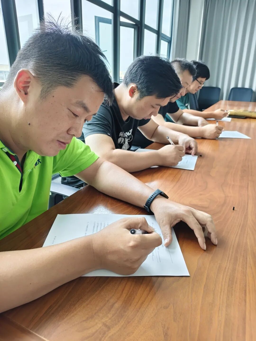 参训操作员认真听讲记录